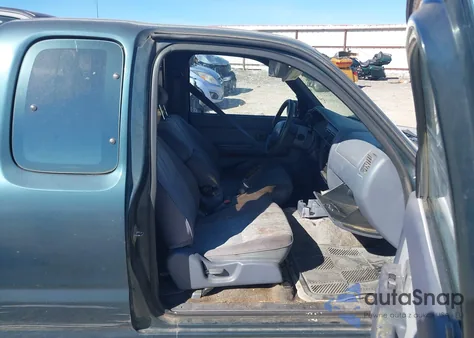 1998 Toyota Tacoma z USA, uszkodzony, nr VIN 4TAVL52N6WZ137155